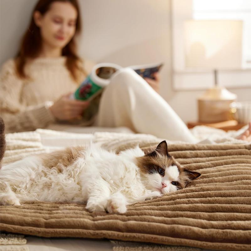 Self-Warming Pet Bed Pad – No Electricity Thermal Heating Mat for Cats & Small Dogs, Non-Slip & Washable (Indoor & Outdoor)